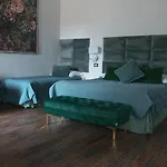 Bed and breakfast 7