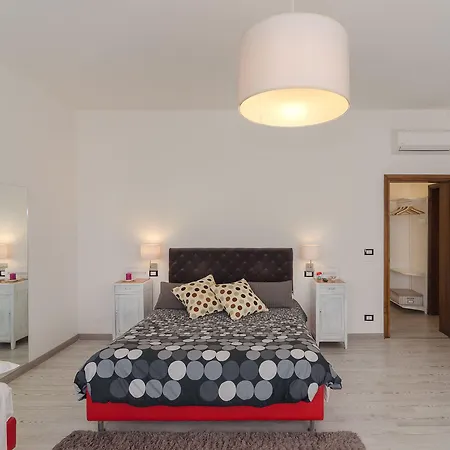 7 Oda ve Kahvaltı Pisa
