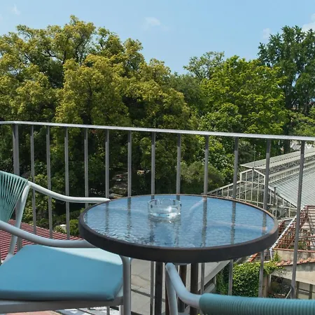 7 Bed & Breakfast 3*