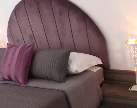 7 Bed & Breakfast 3*